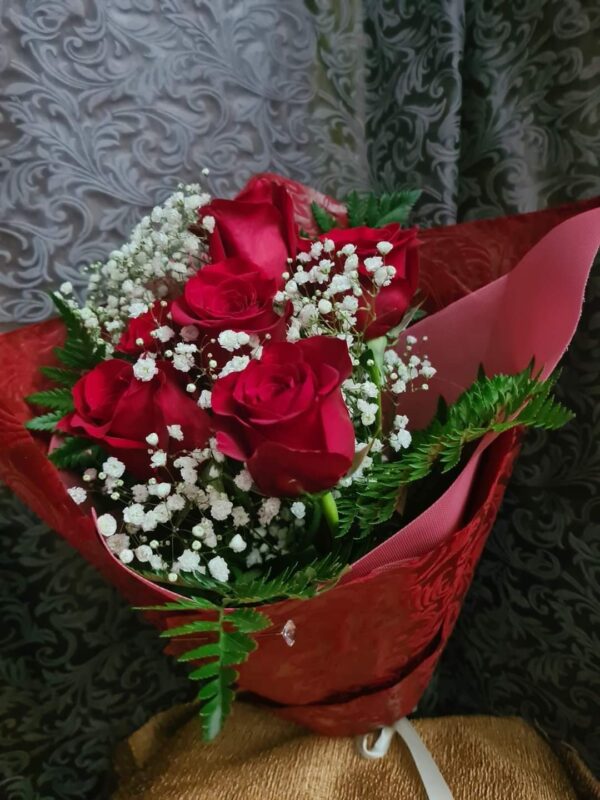 6 Roses Wrapped - The Floral Designer