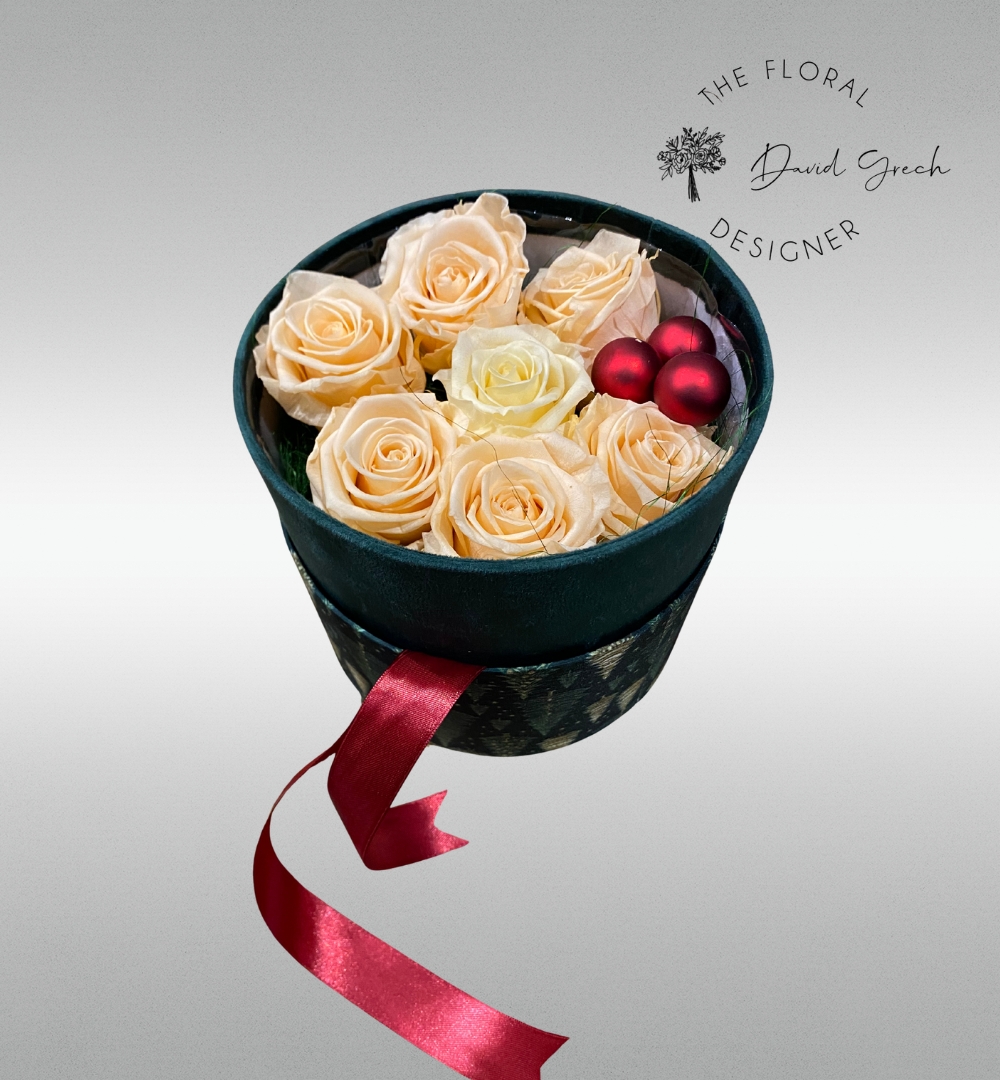 cream preserved roses in a premium hat box.