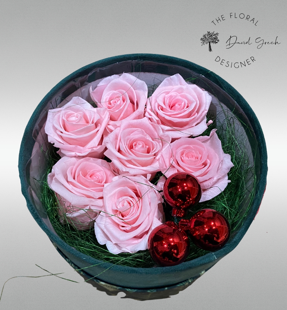 pink preserved roses arranged in an exclusive hat box,.